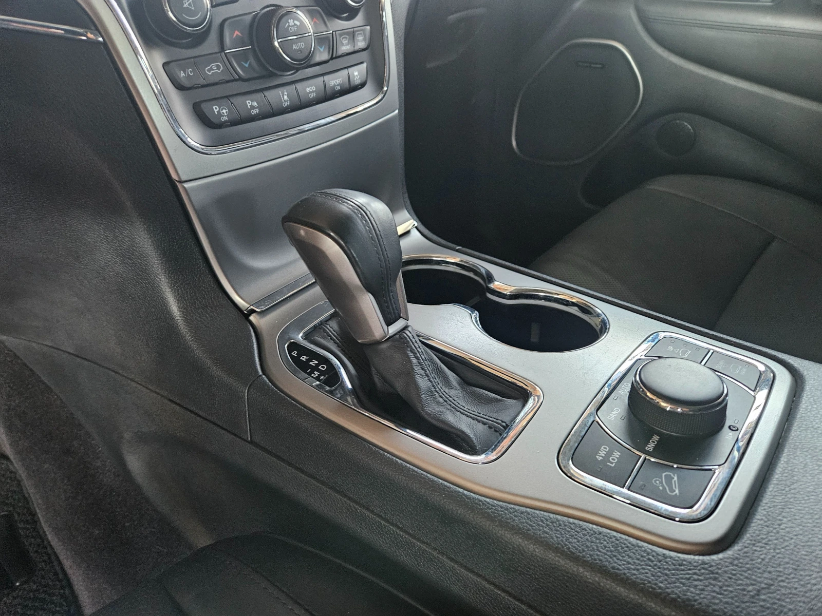 Jeep Grand cherokee 5.7 SUMMIT, снимка 13 - Автомобили и джипове - 55881089