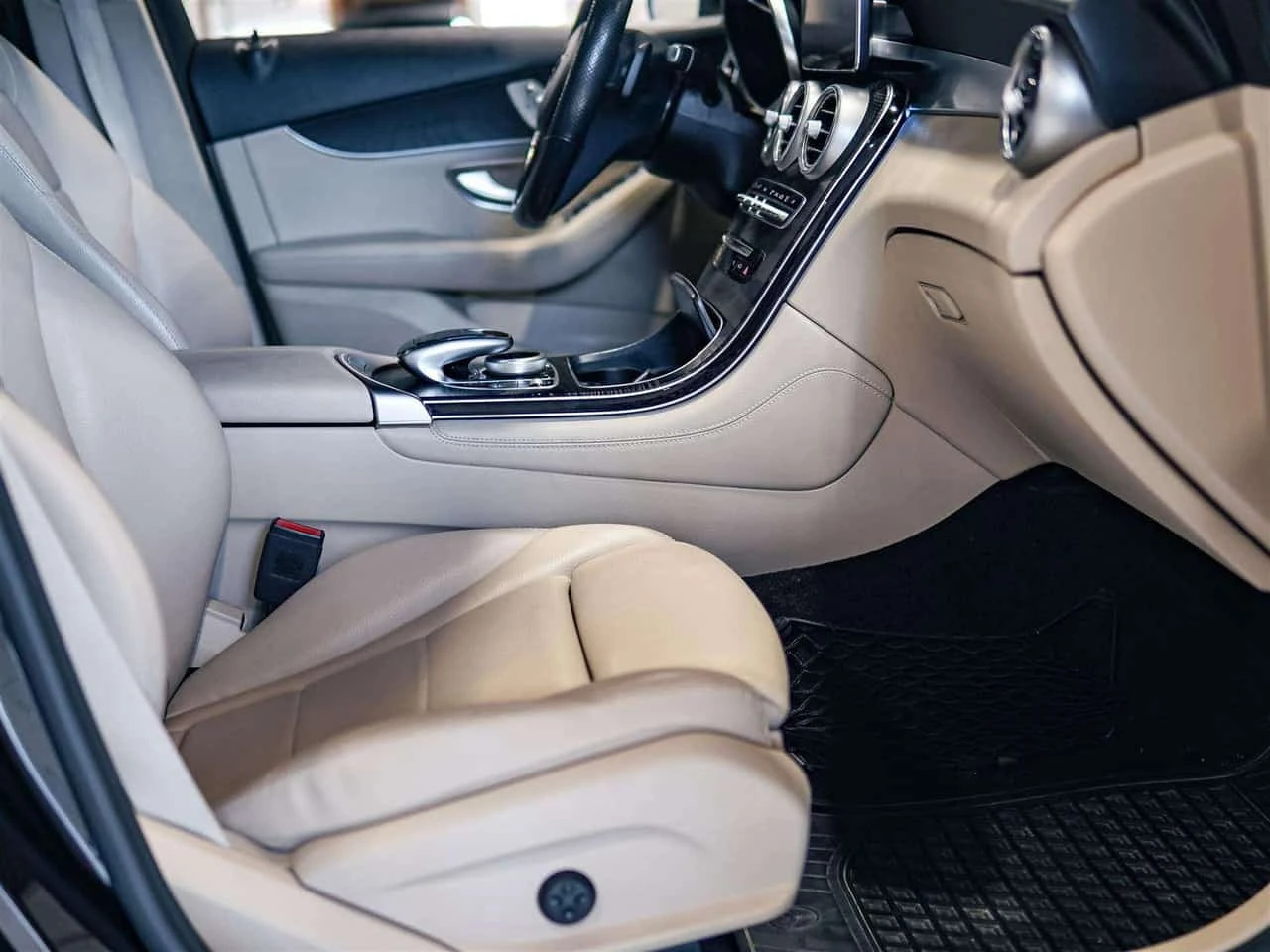Mercedes-Benz GLC 300 4MATIC | AMG | NAV | PANO | LTHR | NO ACCIDE | Mobile.bg � ����������� 11