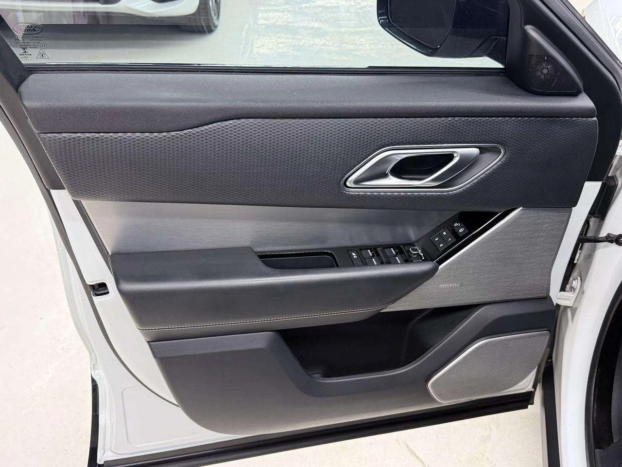 Land Rover Range Rover Velar R-DYNAMIC| P180D| NAV| BACKUP| BSM| LDW| PANO| CAR | Mobile.bg � ����������� 6