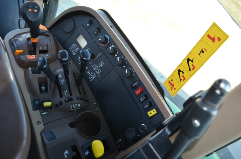 Трактор John Deere 7820, снимка 9 - Селскостопанска техника - 52017965