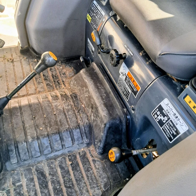 Трактор Kubota GL221 с фреза плуг и косачка , снимка 12 - Селскостопанска техника - 53420934