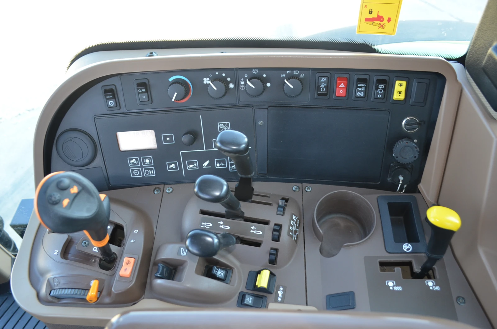Трактор John Deere 7820 - изображение 10