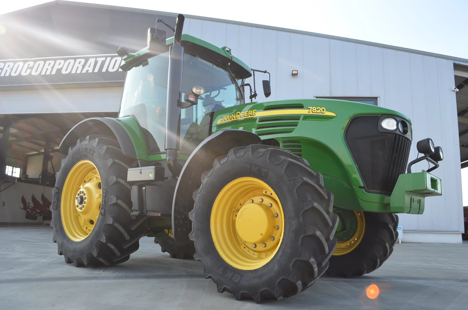 Трактор John Deere 7820 - изображение 3