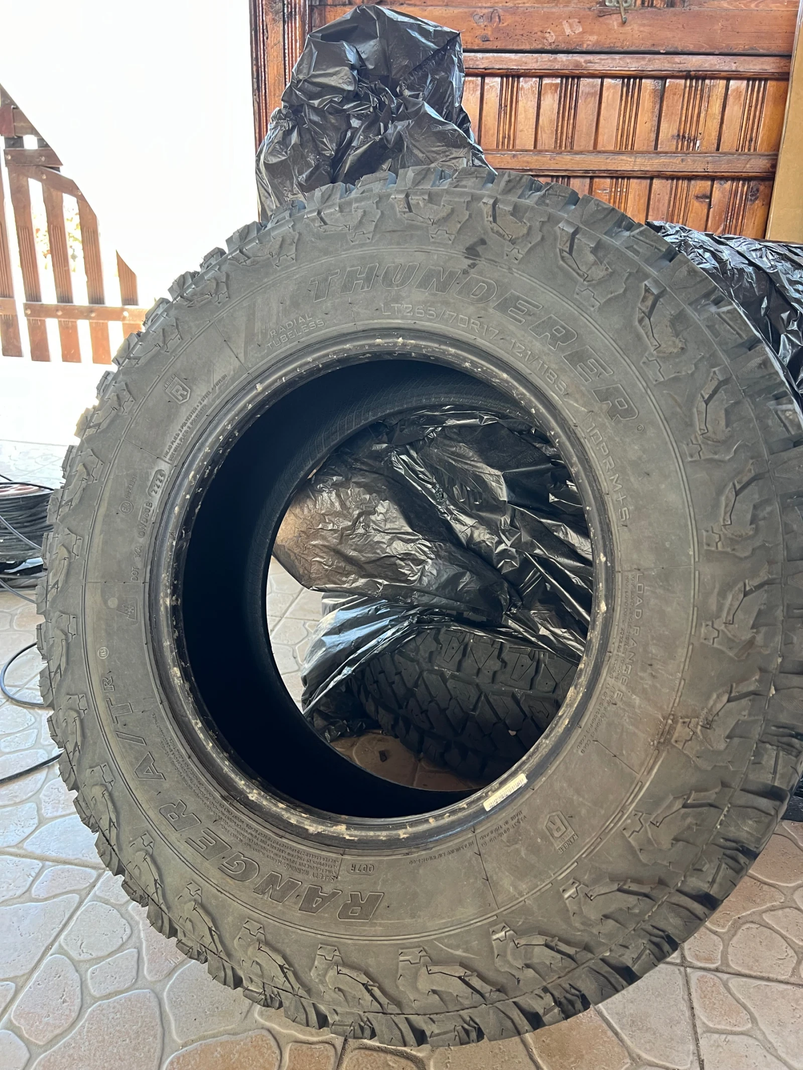 Гуми Всесезонни 265/70R17, снимка 4 - Гуми и джанти - 54413979