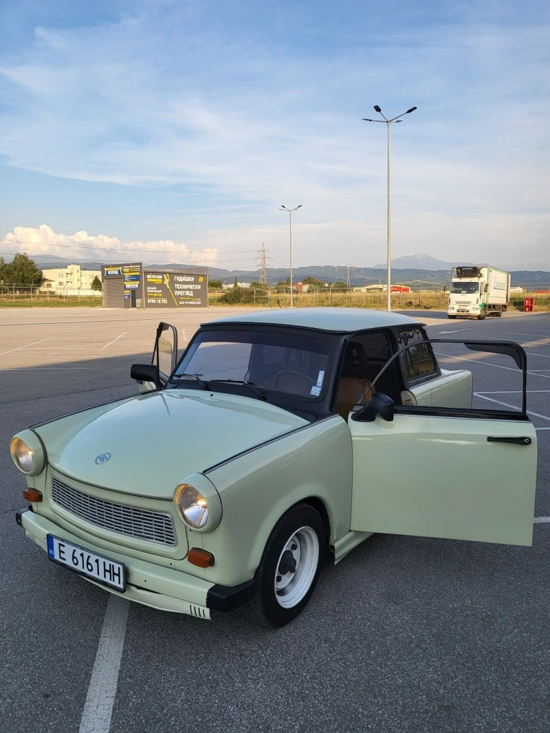 Trabant 601 Гаражен! Перфектен! Уникат!, снимка 2 - Автомобили и джипове - 48333237