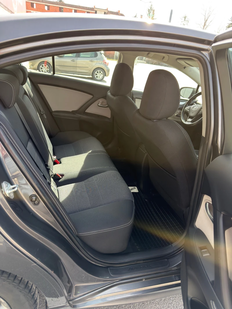 Toyota Avensis Executive 2.0 D-4D, снимка 10 - Автомобили и джипове - 53593281