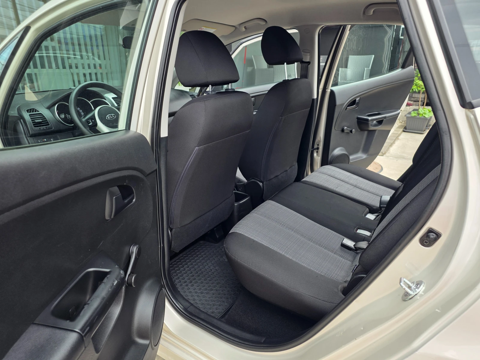 Kia Venga 1.4I-90к.с EURO 5b КЛИМАТИК-ШВЕЙЦАРИЯ | Mobile.bg — изображение 13