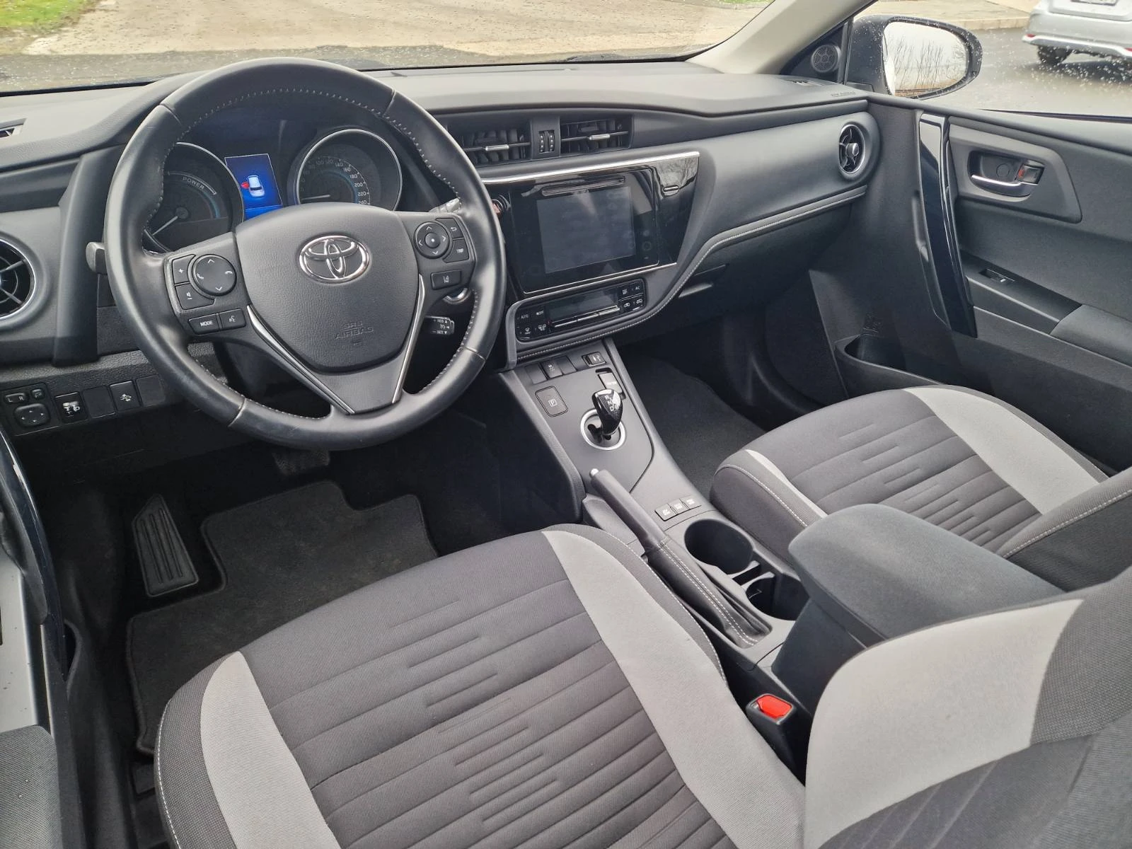 Toyota Auris Design Edition, снимка 11 - Автомобили и джипове - 53829415
