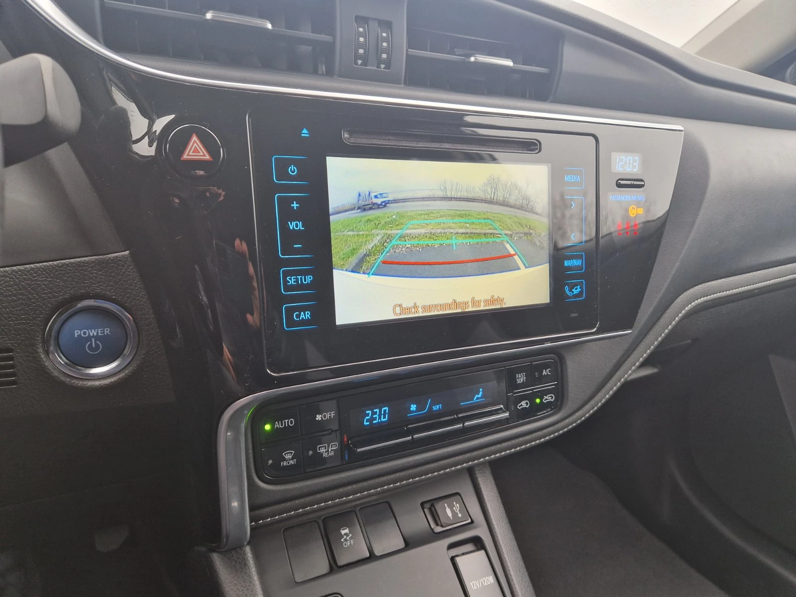 Toyota Auris Design Edition, снимка 12 - Автомобили и джипове - 53829415