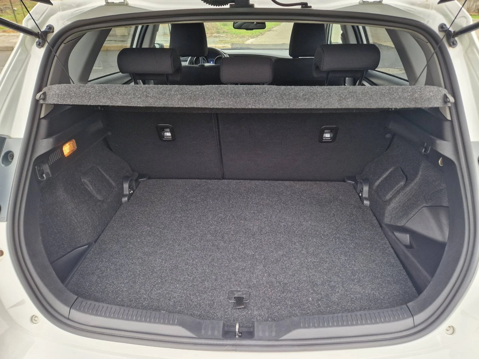 Toyota Auris Design Edition, снимка 15 - Автомобили и джипове - 53829415