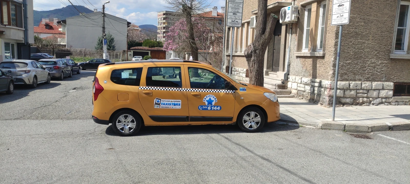 Dacia Lodgy, снимка 6 - Автомобили и джипове - 53974390