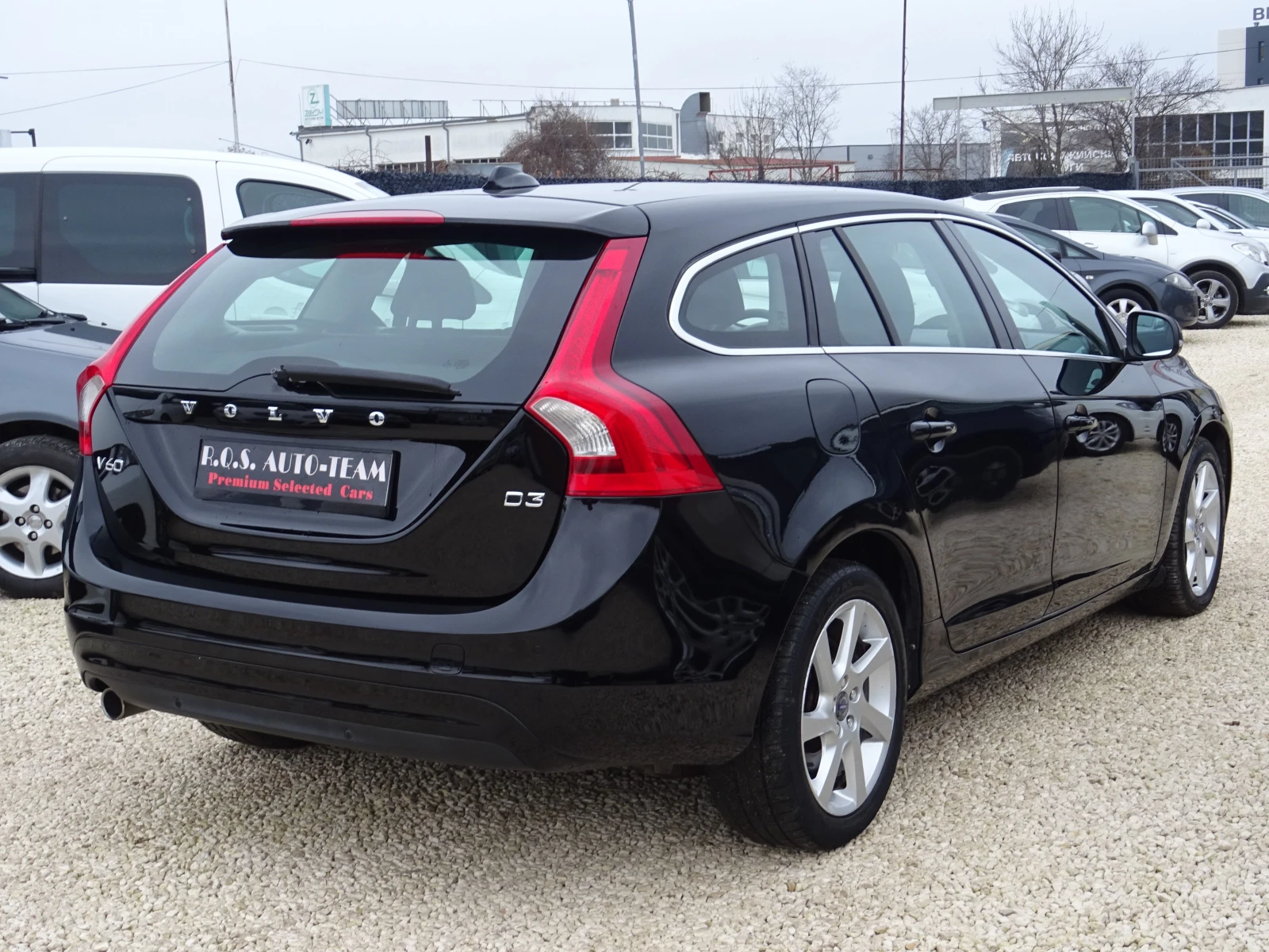 Volvo V60 2.0 D3  Momentum, снимка 5 - Автомобили и джипове - 54629994