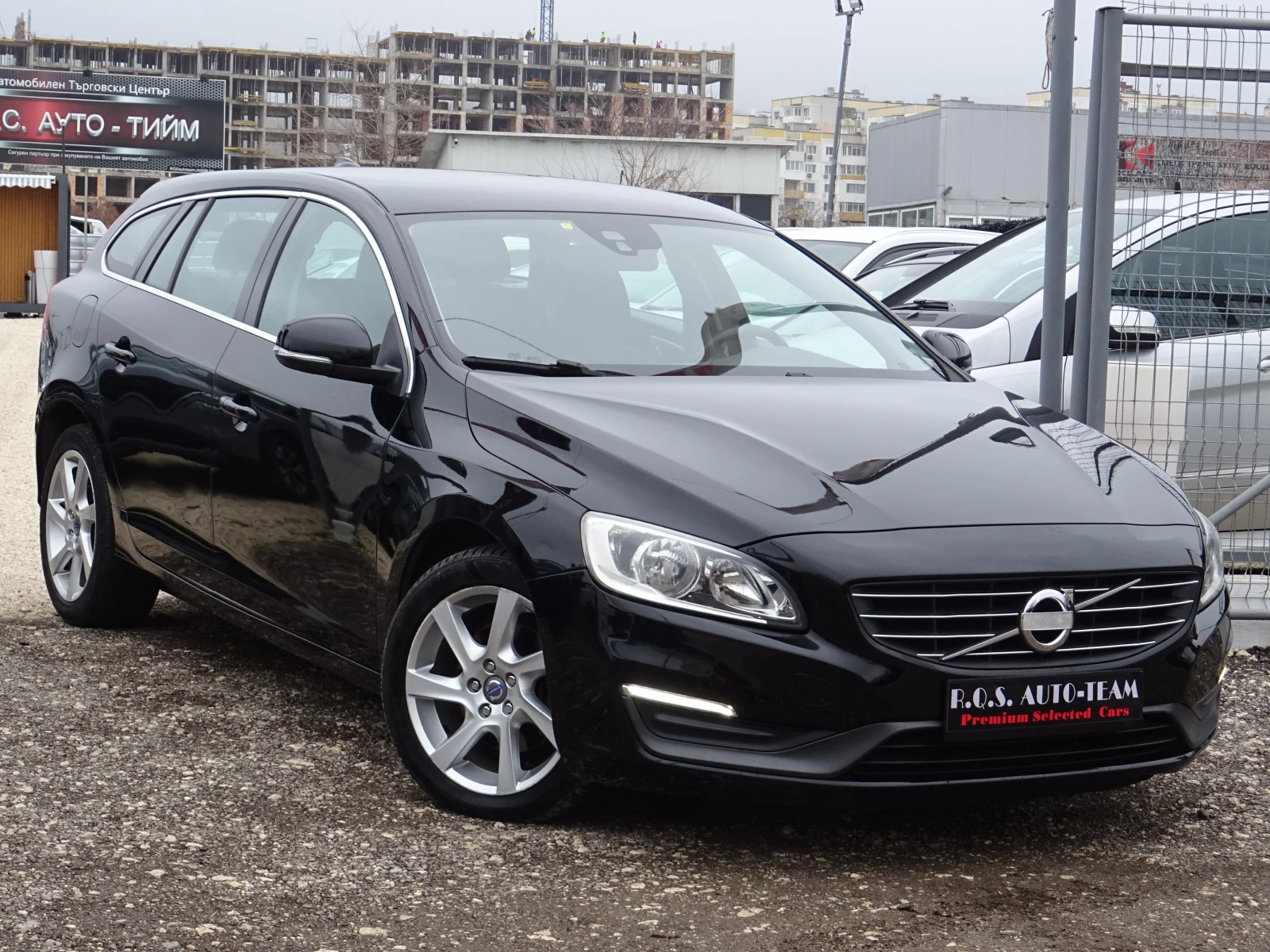 Volvo V60 2.0 D3  Momentum, снимка 6 - Автомобили и джипове - 54629994