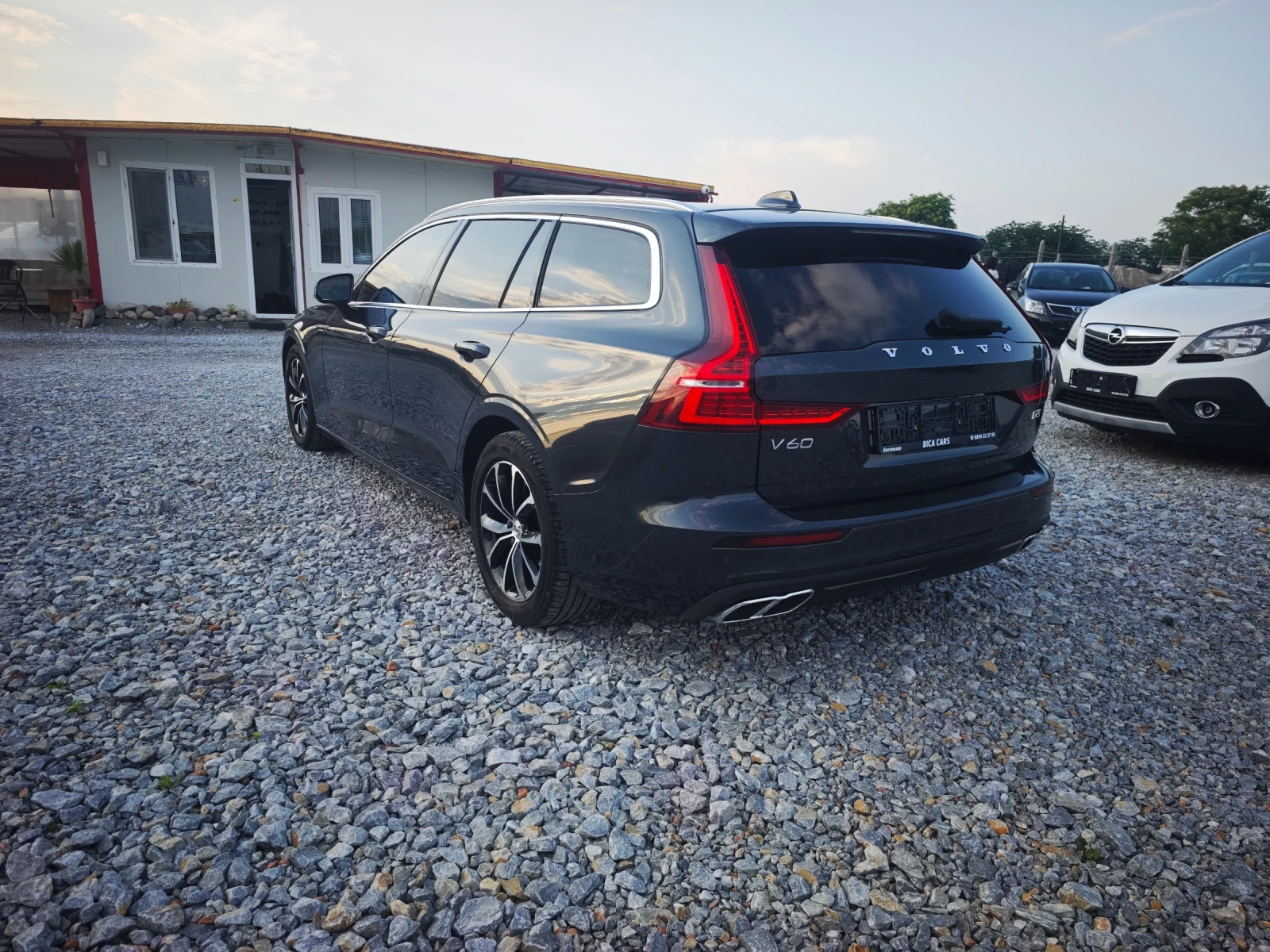 Volvo V60 2.0D D3, снимка 6 - Автомобили и джипове - 54844618