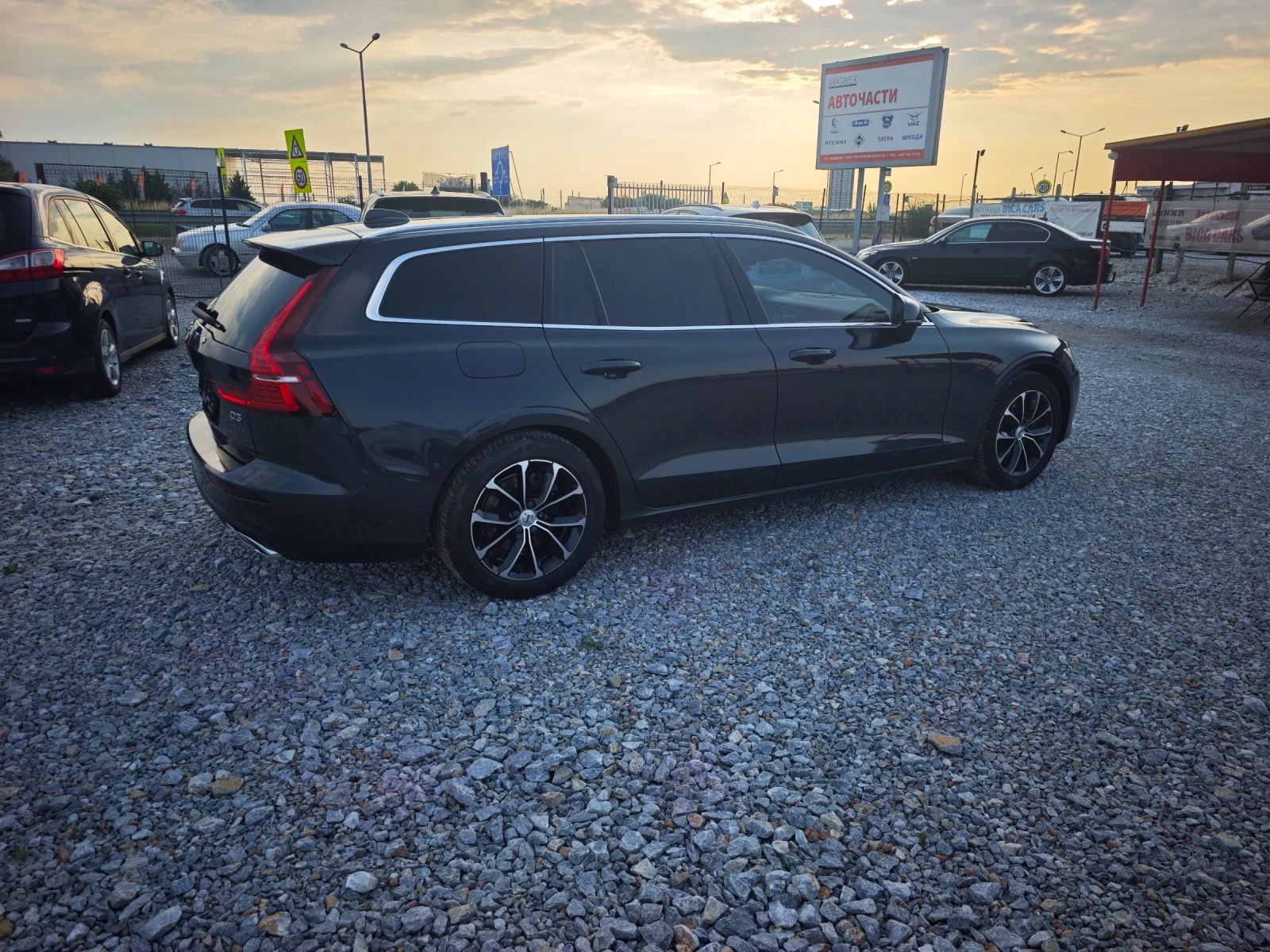 Volvo V60 2.0D D3, снимка 8 - Автомобили и джипове - 54844618