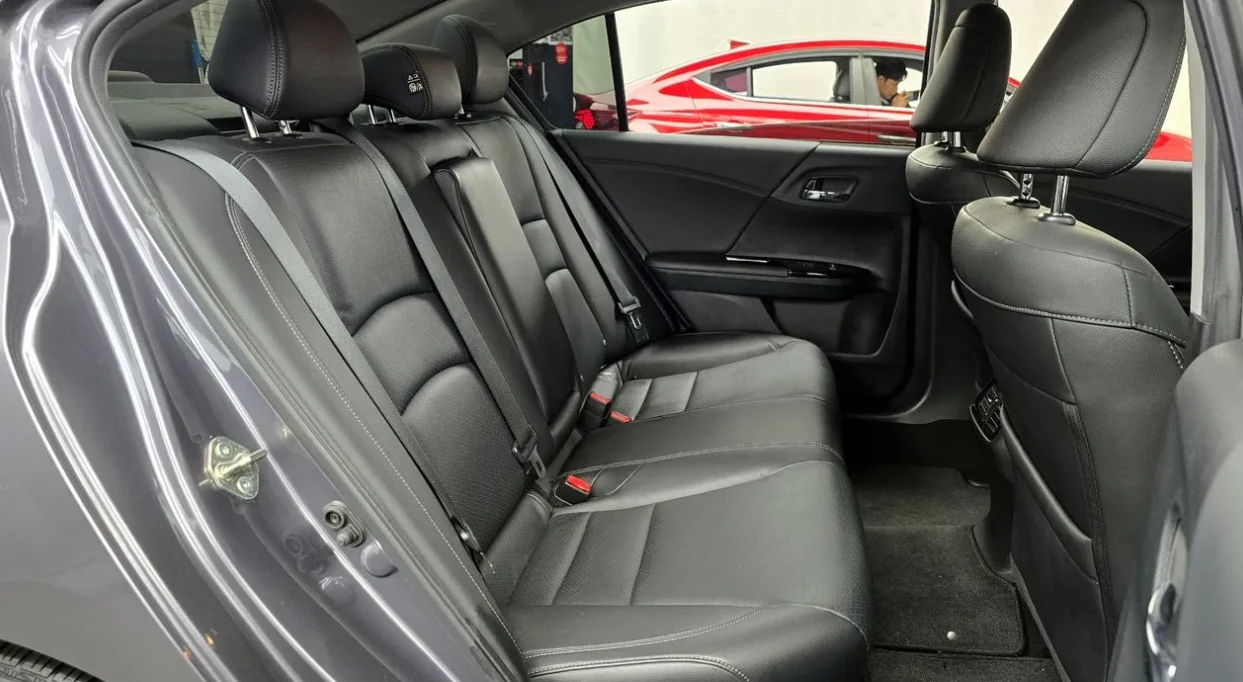 Honda Accord 2.4 Бензин, снимка 9 - Автомобили и джипове - 54999955