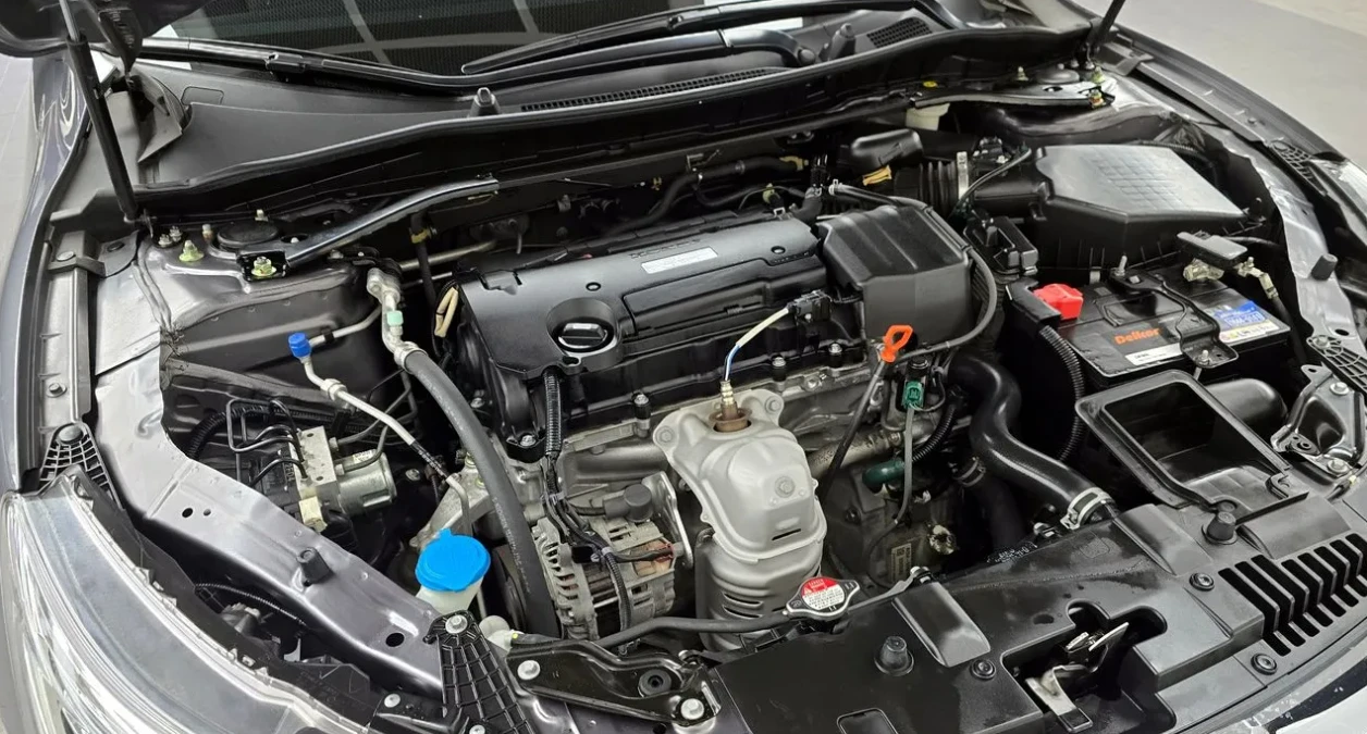Honda Accord 2.4 Бензин, снимка 12 - Автомобили и джипове - 54999955