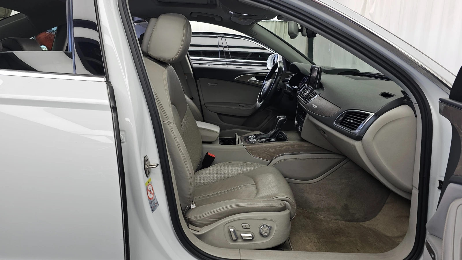 Audi A6 360* DIS* Massage* HeadUP* , снимка 16 - Автомобили и джипове - 55592563
