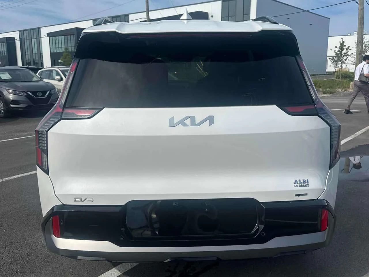 Kia EV9  Land w/GT Line Package AWD * CARFAX  | Mobile.bg � ����������� 4