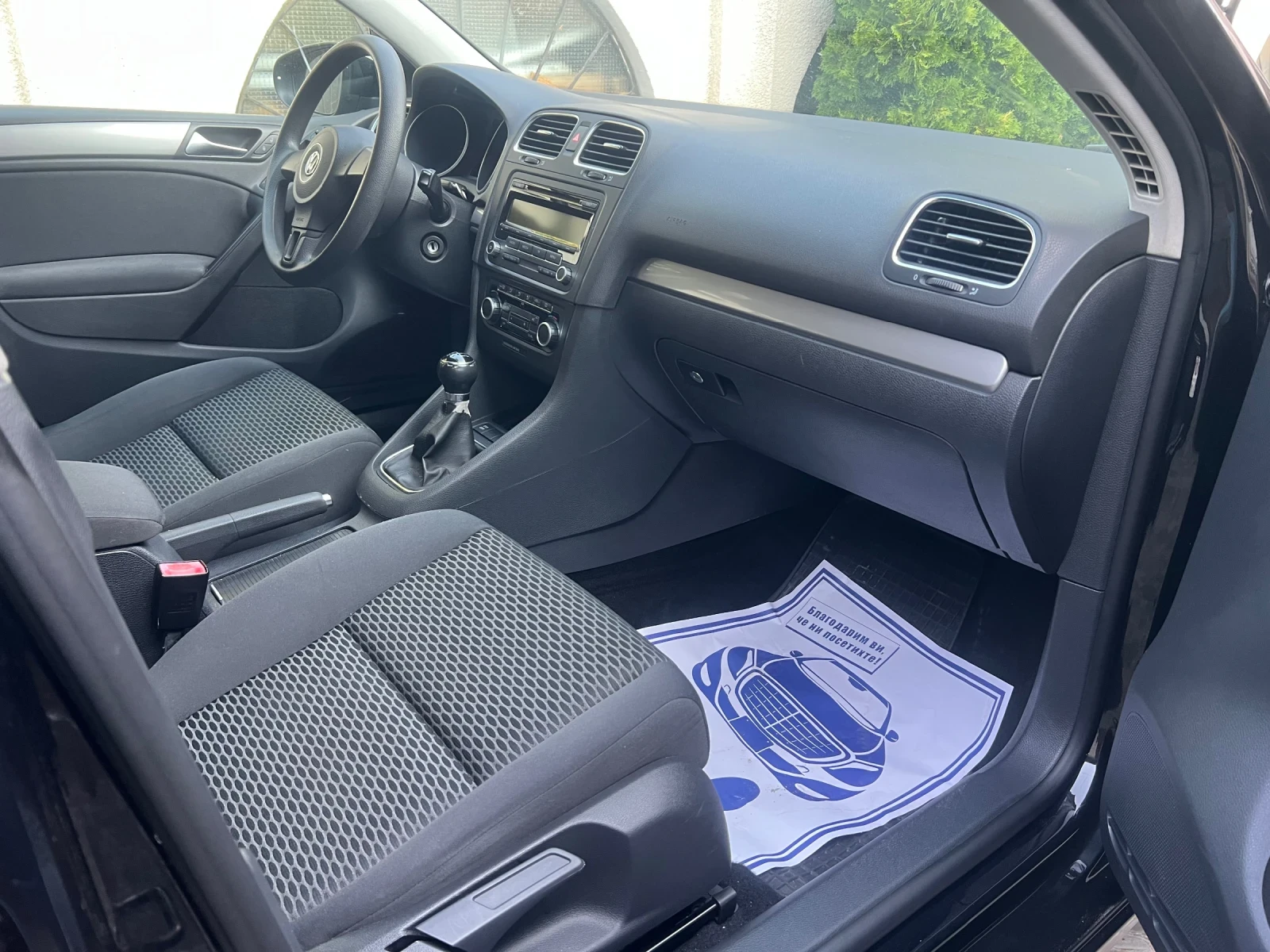 VW Golf 1.6 TDI  105 k.s, снимка 6 - Автомобили и джипове - 55936519