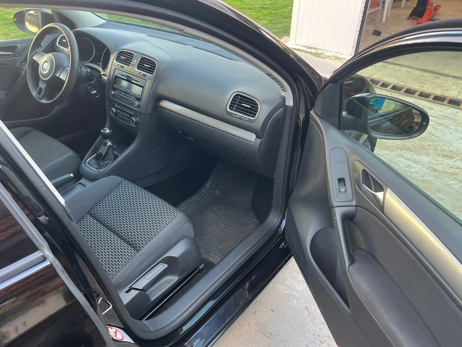VW Golf 1.6 TDI  105 k.s, снимка 13 - Автомобили и джипове - 55936519