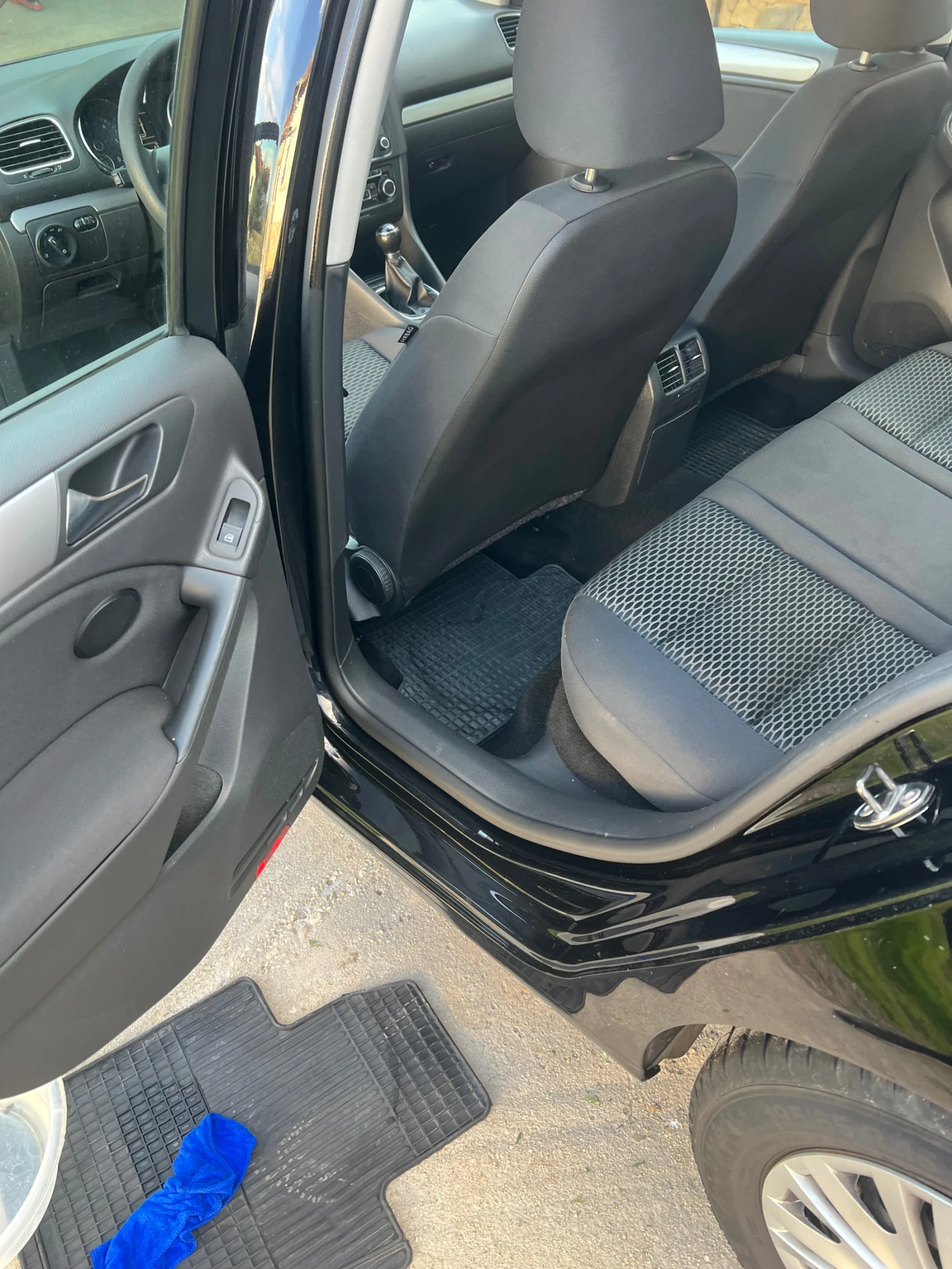 VW Golf 1.6 TDI  105 k.s, снимка 12 - Автомобили и джипове - 55936519