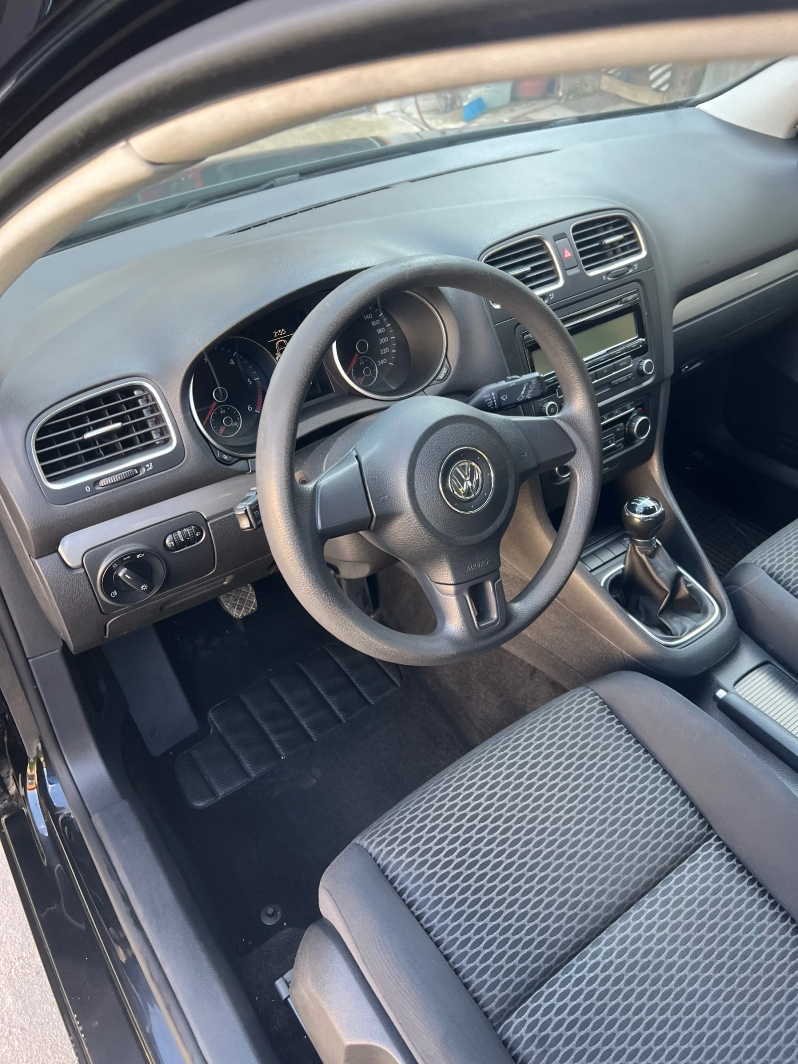 VW Golf 1.6 TDI  105 k.s, снимка 11 - Автомобили и джипове - 55936519
