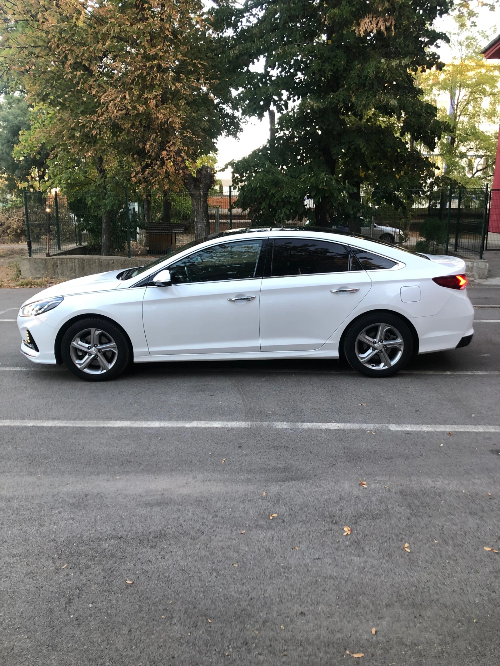 Hyundai Sonata Exclusive Plus-Всички екстри, снимка 2 - Автомобили и джипове - 56092010