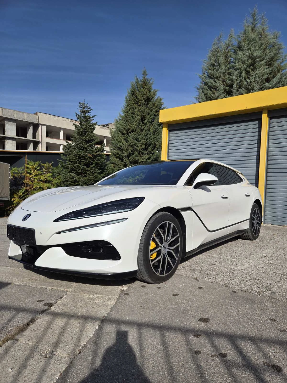 Denza 9 GT, снимка 2 - Автомобили и джипове - 56707621