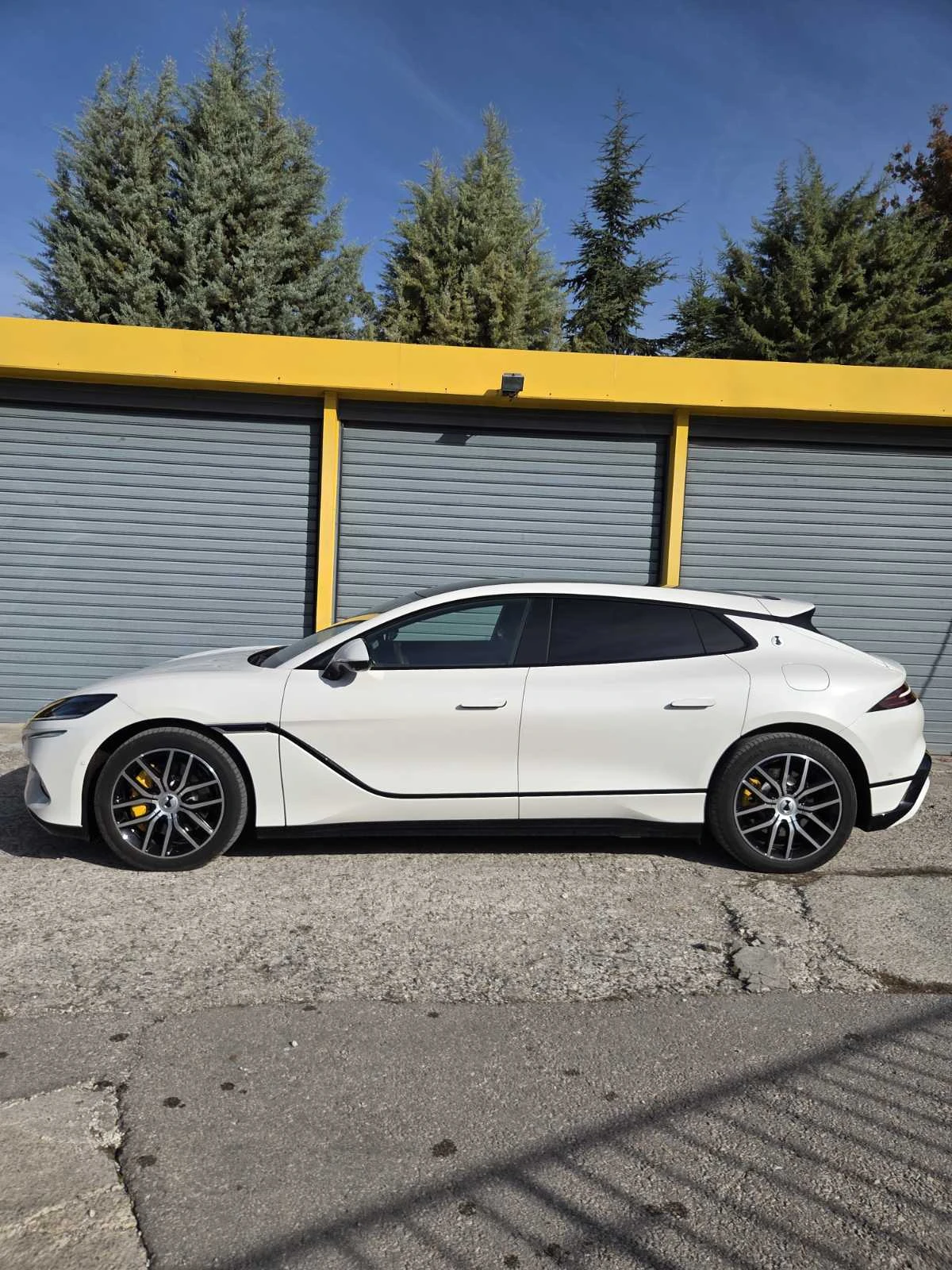 Denza 9 GT, снимка 4 - Автомобили и джипове - 56707621