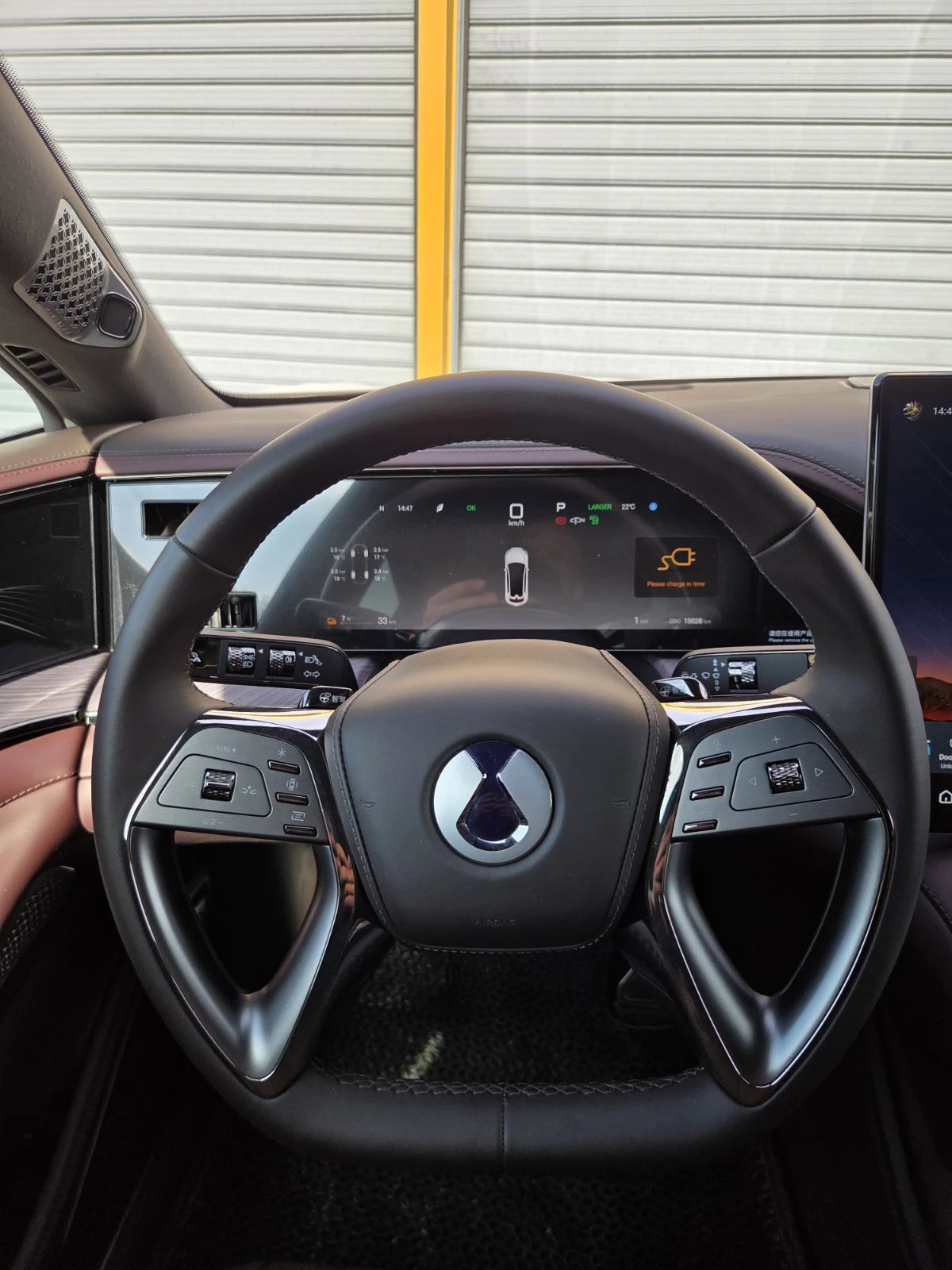 Denza 9 GT, снимка 8 - Автомобили и джипове - 56707621