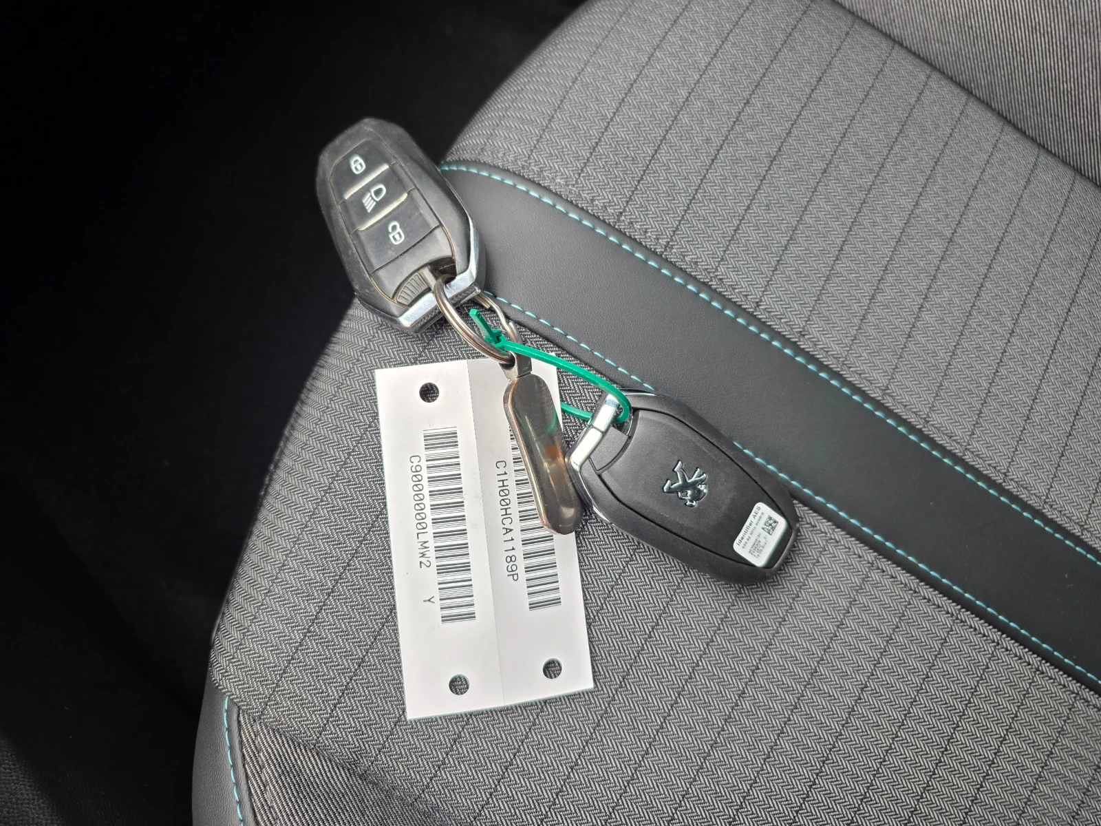 Peugeot 208 1.2i-AUTOMAT-8ск., снимка 16 - Автомобили и джипове - 56235165