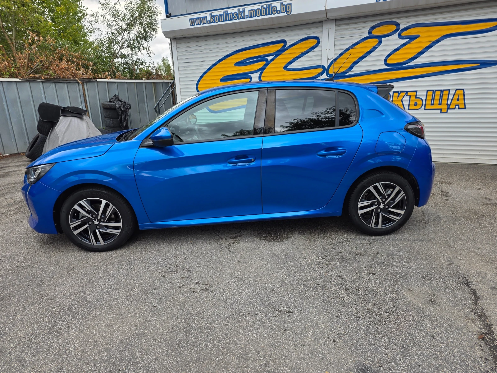 Peugeot 208 1.2i-AUTOMAT-8ск., снимка 9 - Автомобили и джипове - 56235165