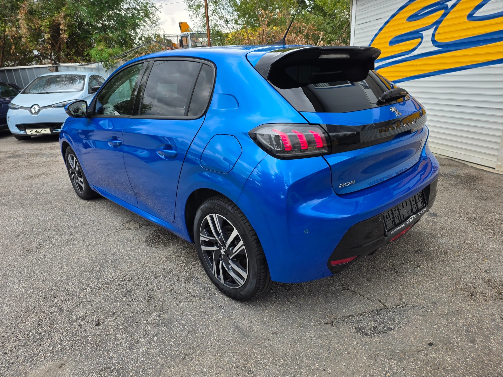 Peugeot 208 1.2i-AUTOMAT-8ск., снимка 8 - Автомобили и джипове - 56235165