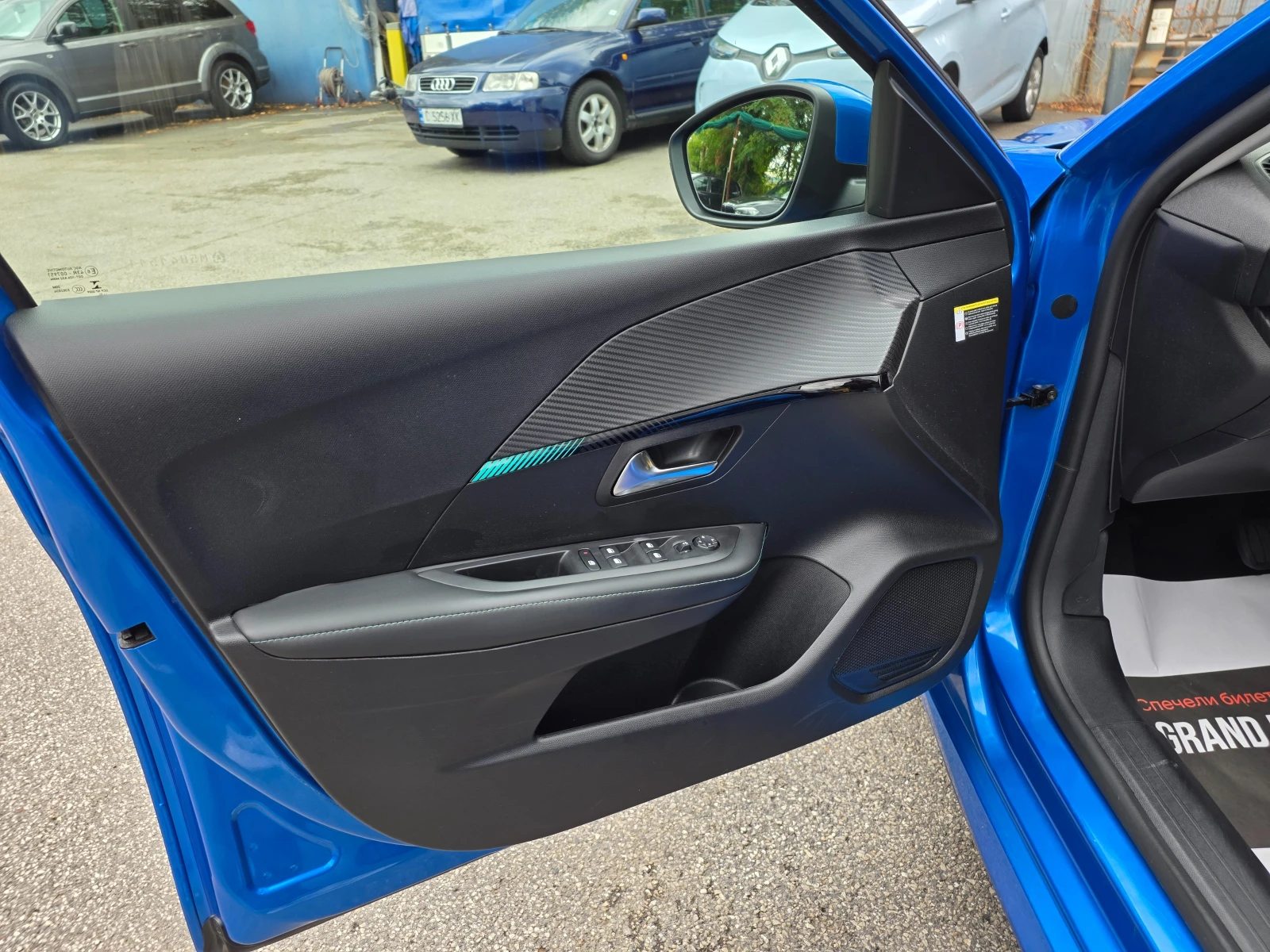 Peugeot 208 1.2i-AUTOMAT-8ск., снимка 10 - Автомобили и джипове - 56235165