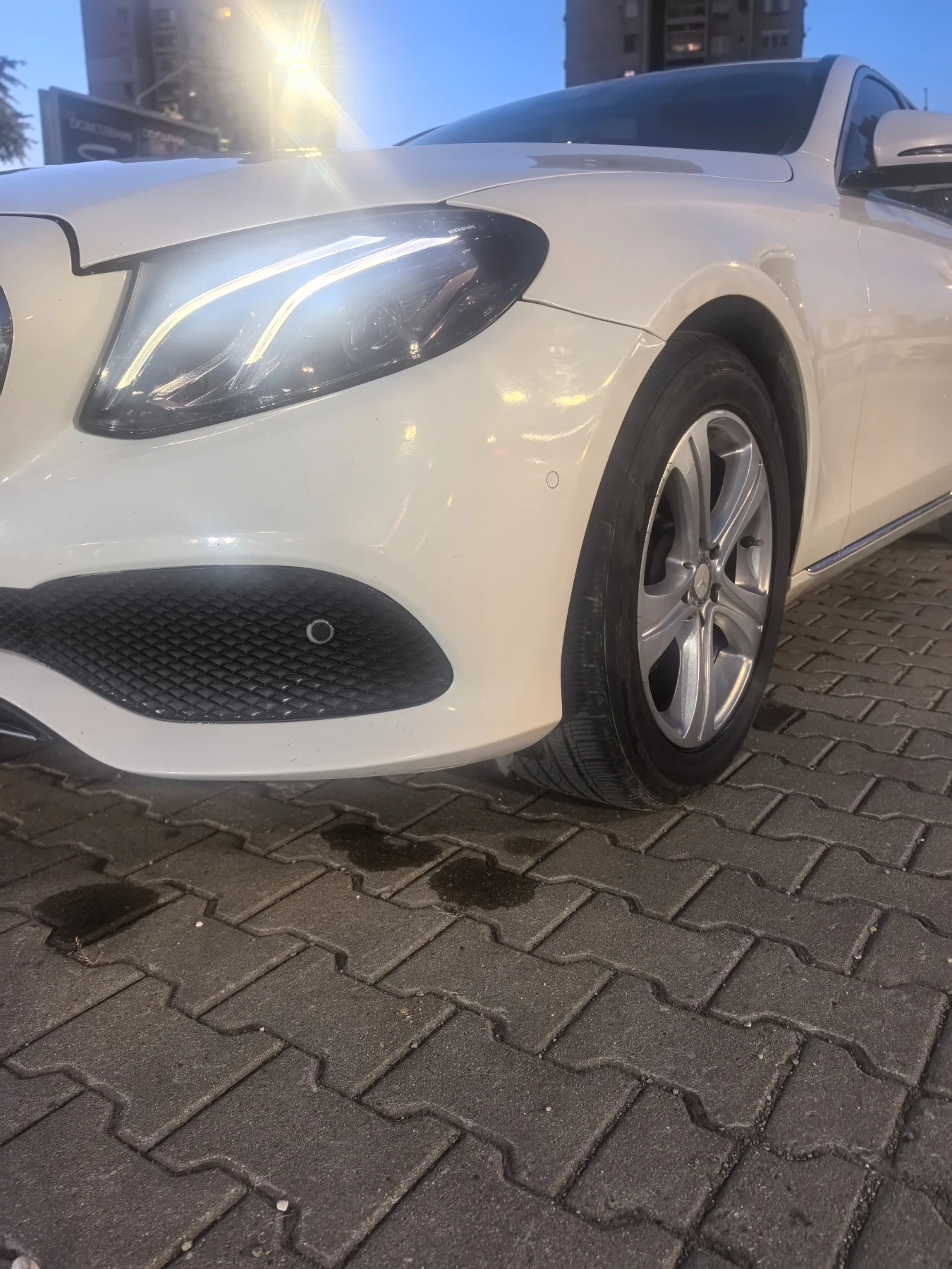 Mercedes-Benz E 220, снимка 8 - Автомобили и джипове - 56428405