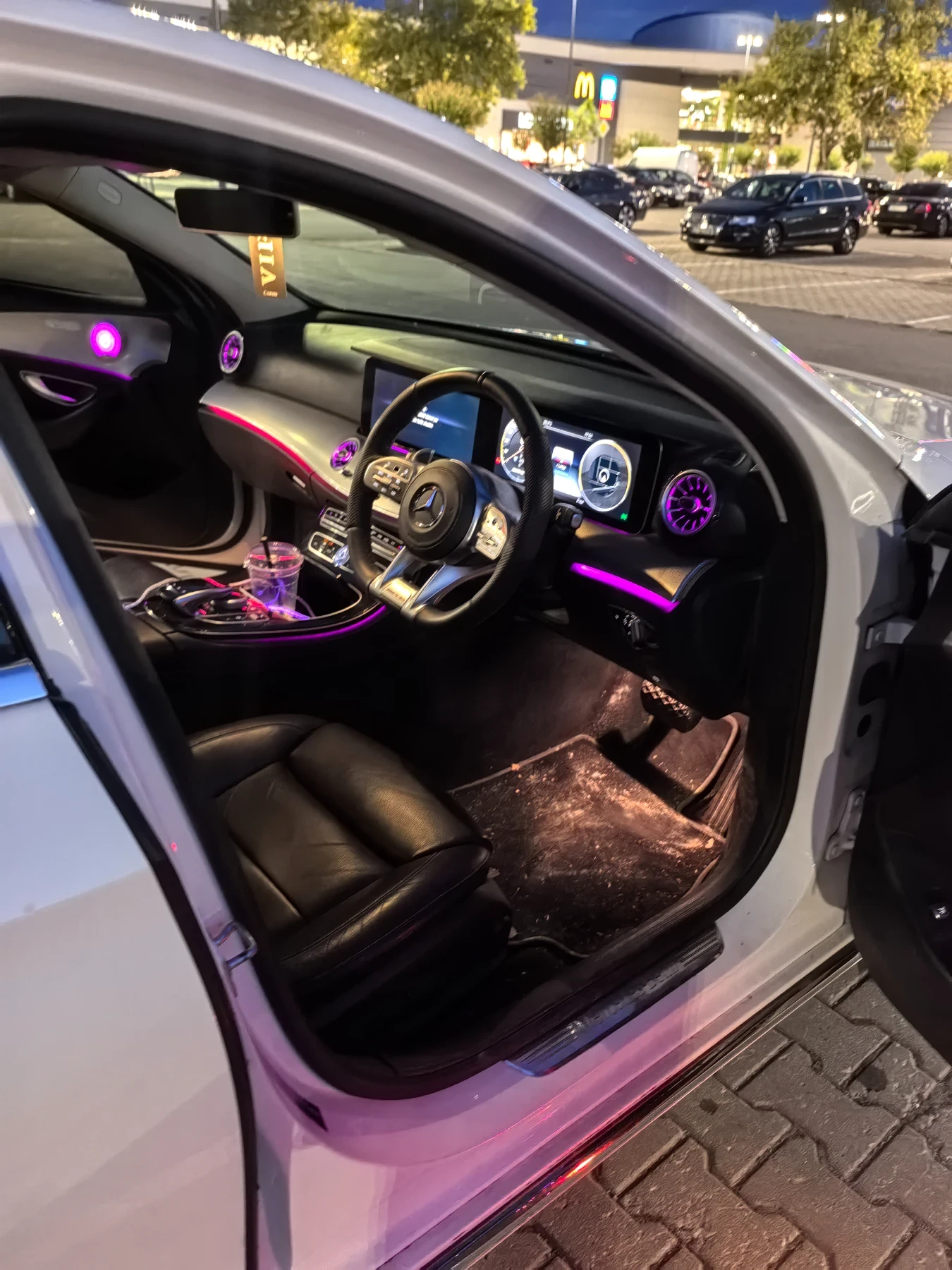 Mercedes-Benz E 220, снимка 16 - Автомобили и джипове - 56428405