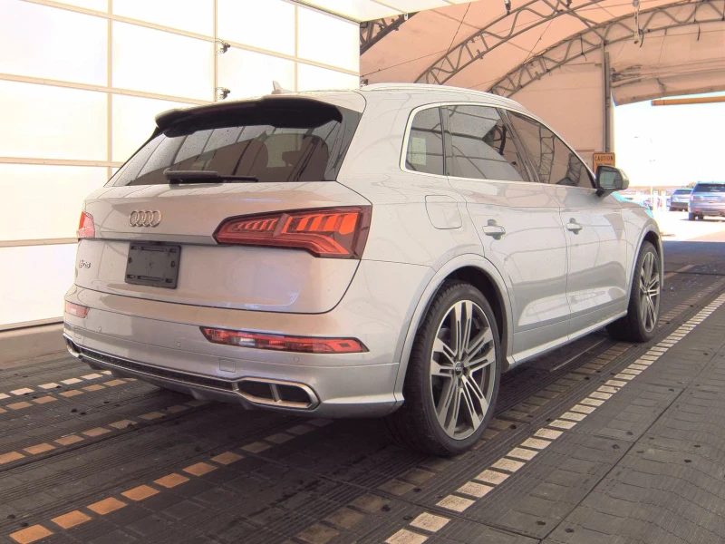 Audi SQ5 MATRIX* BANG* OLUFSEN* BLACK* OPTIC* 360КАМЕРА* ДИ, снимка 2 - Автомобили и джипове - 52699623