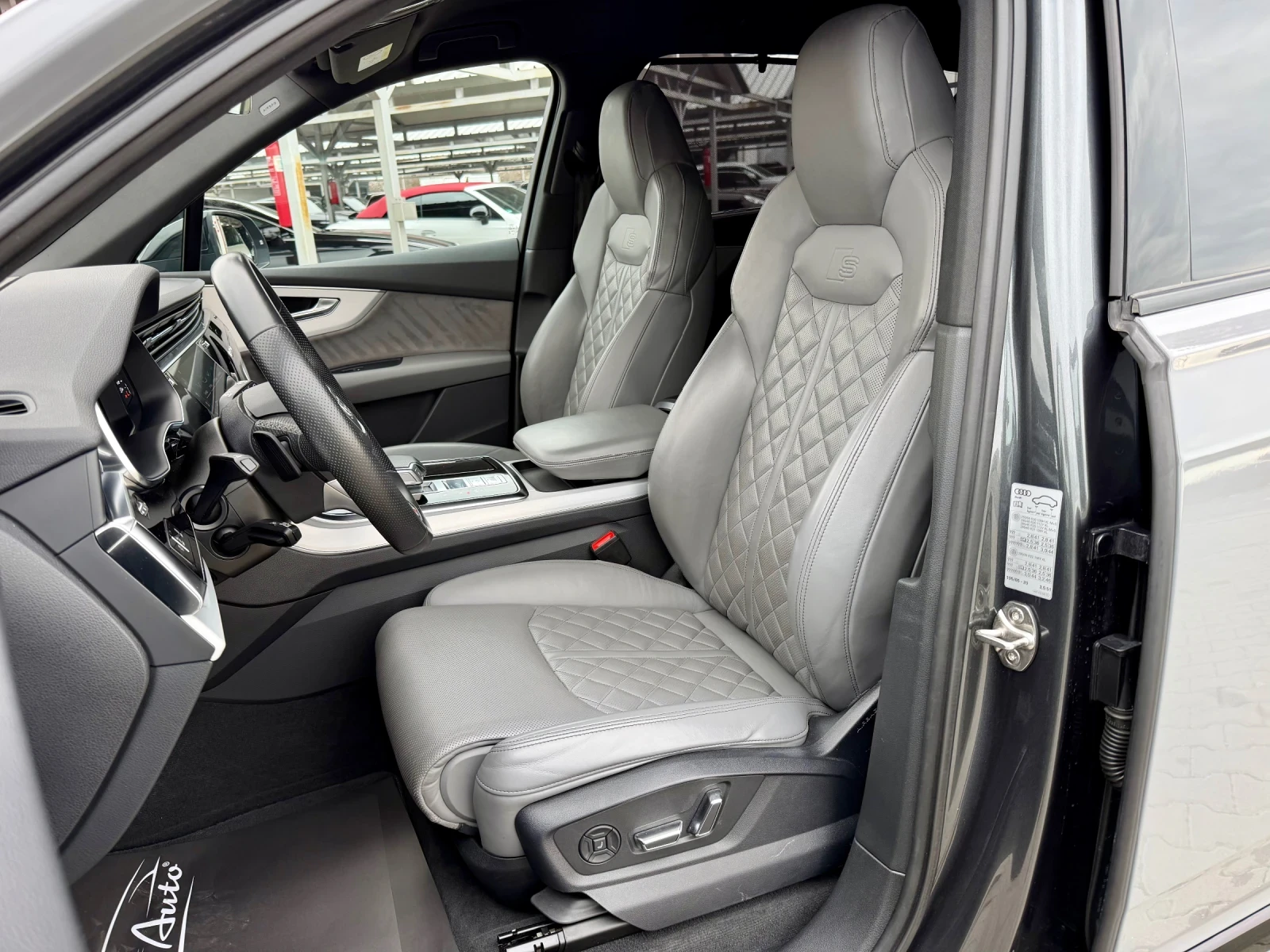 Audi SQ7 4.0TFSI#LASER#SOFTCLOSE#ОБДУХВАНЕ#DISTR#BOSSE, снимка 10 - Автомобили и джипове - 53908328