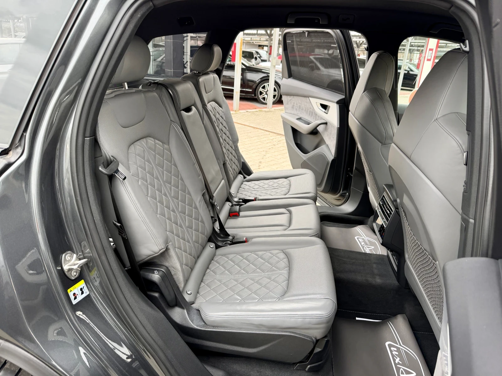 Audi SQ7 4.0TFSI#LASER#SOFTCLOSE#ОБДУХВАНЕ#DISTR#BOSSE, снимка 12 - Автомобили и джипове - 53908328