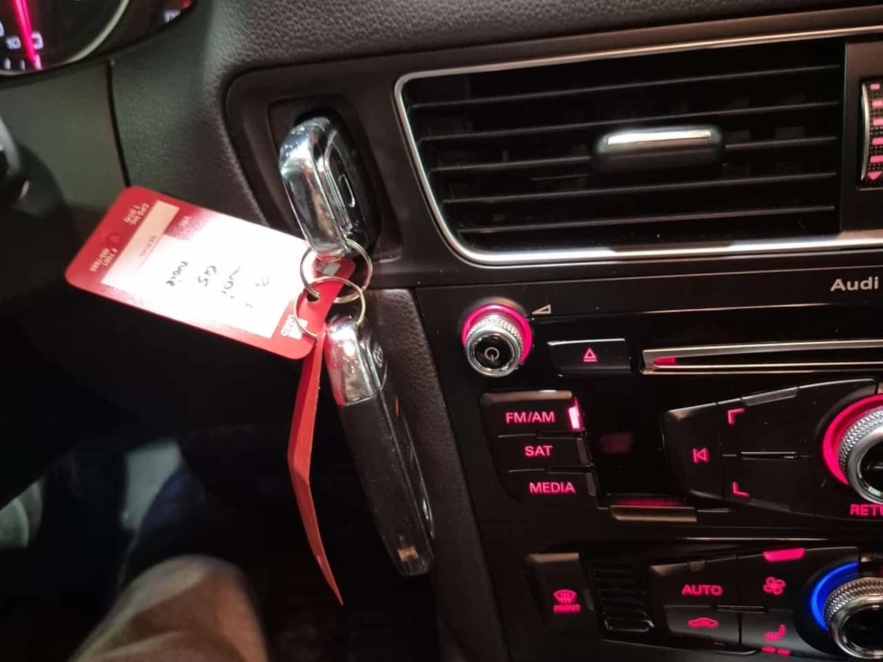 Audi Q5  | 2.0L KOMFORT | ПОДГРЕВИ | CARFAX, снимка 7 - Автомобили и джипове - 54041989