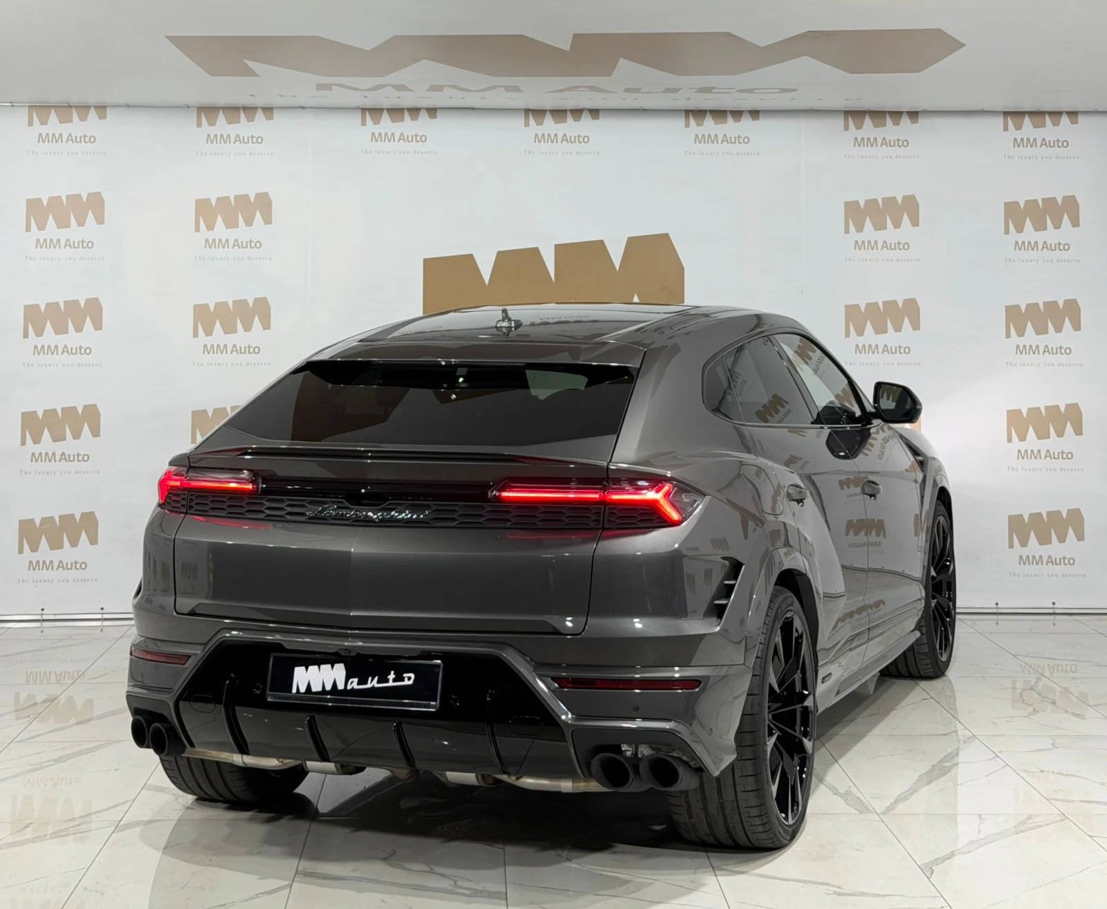 Lamborghini Urus SE* Carbon* HuD* Pano* B&O, снимка 2 - Автомобили и джипове - 56652367