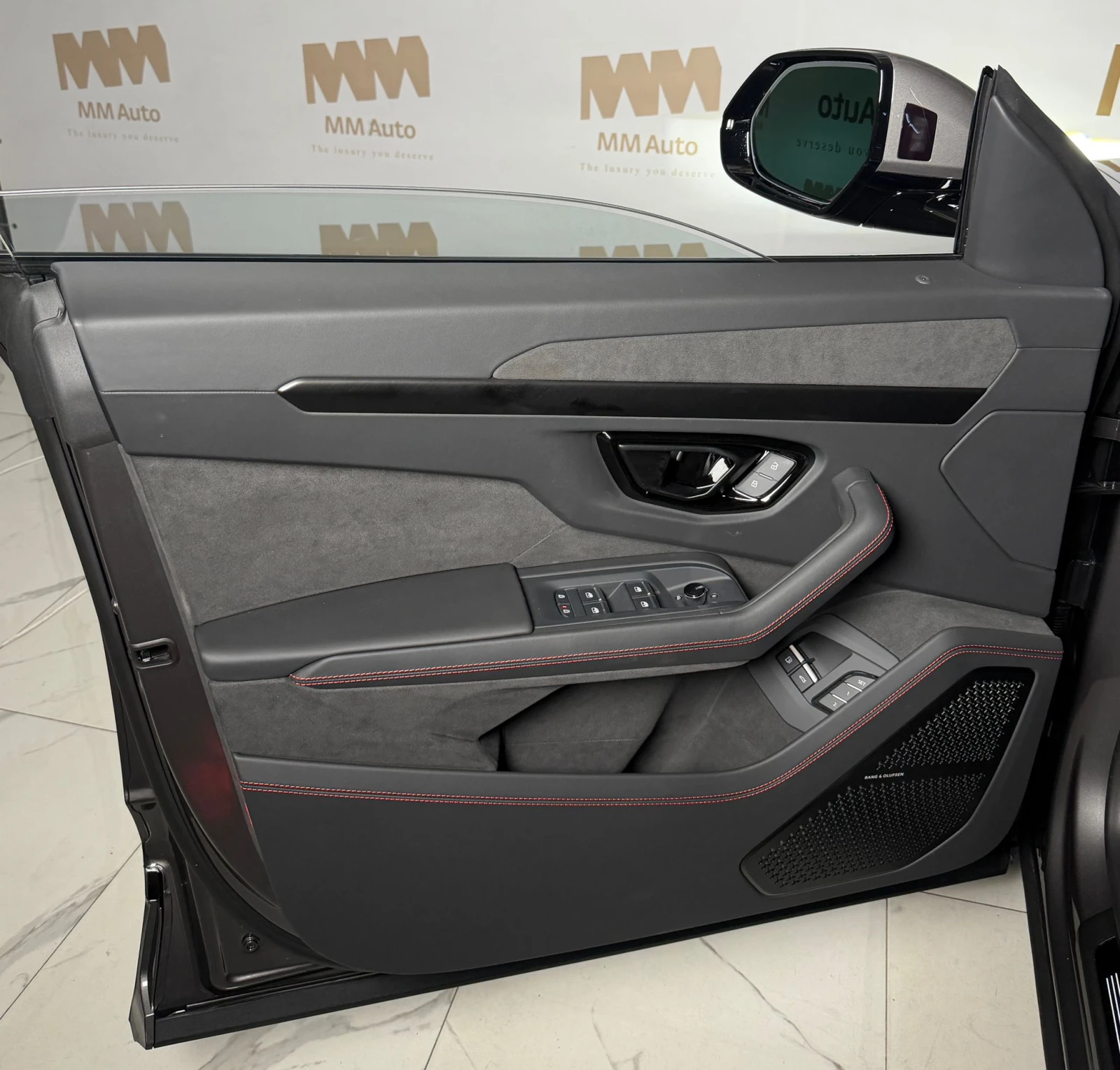 Lamborghini Urus SE* Carbon* HuD* Pano* B&O, снимка 6 - Автомобили и джипове - 56652367