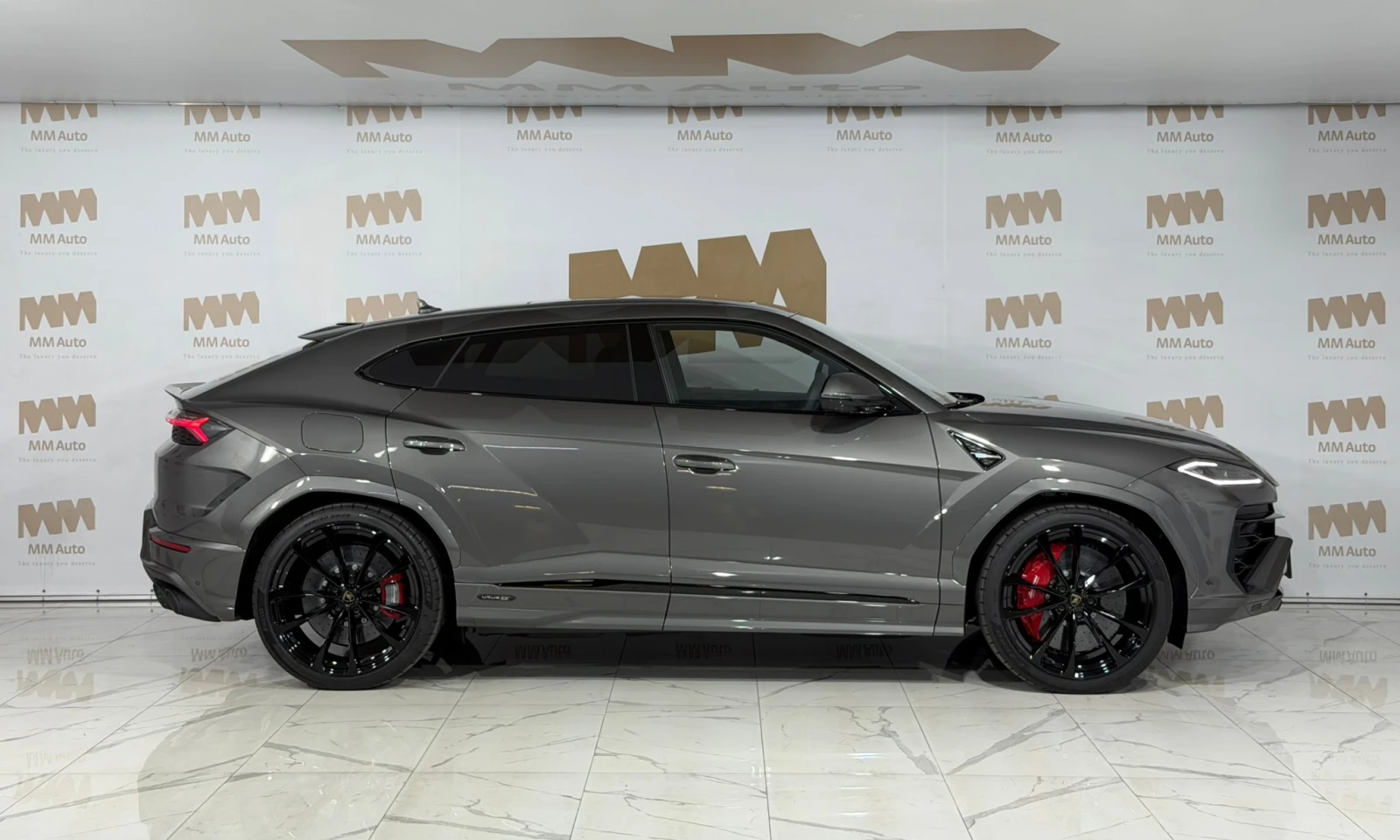 Lamborghini Urus SE* Carbon* HuD* Pano* B&O, снимка 3 - Автомобили и джипове - 56652367