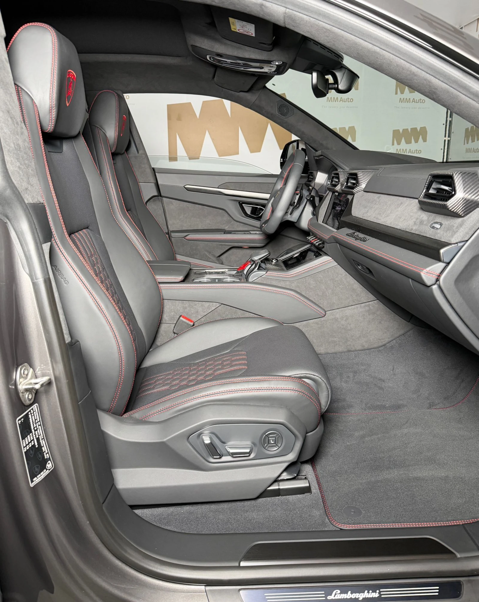 Lamborghini Urus SE* Carbon* HuD* Pano* B&O, снимка 10 - Автомобили и джипове - 56652367