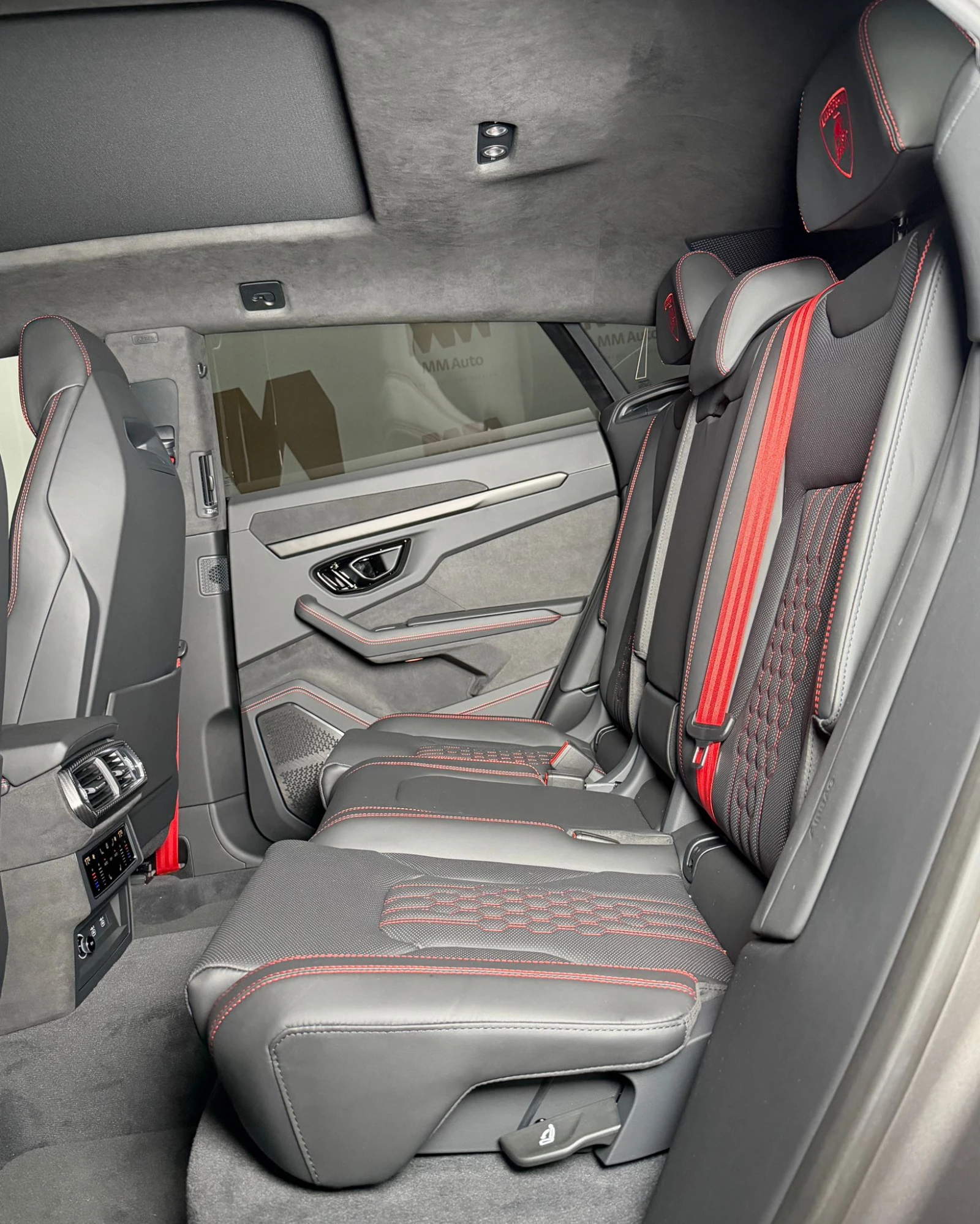 Lamborghini Urus SE* Carbon* HuD* Pano* B&O, снимка 14 - Автомобили и джипове - 56652367