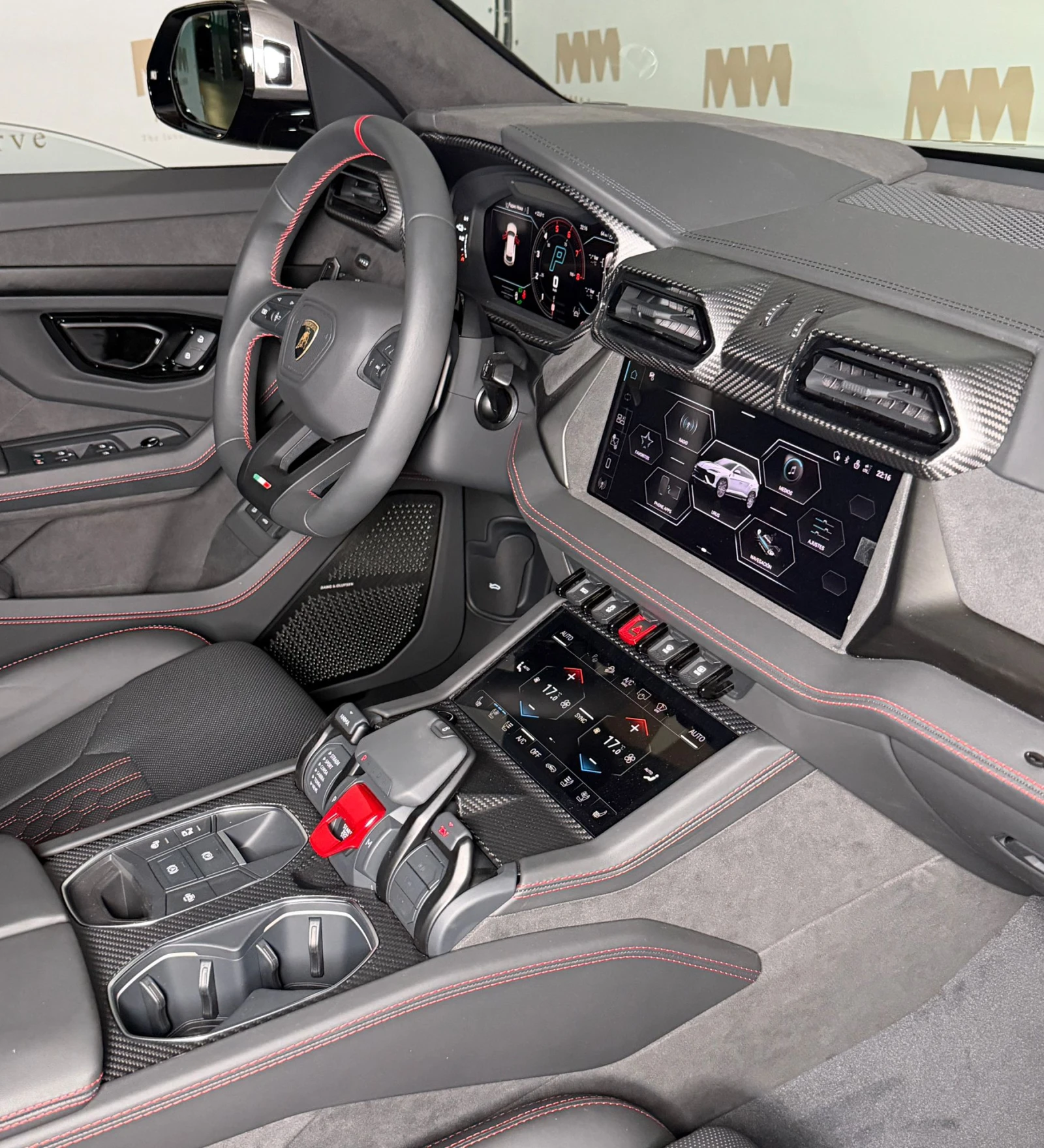 Lamborghini Urus SE* Carbon* HuD* Pano* B&O, снимка 11 - Автомобили и джипове - 56652367