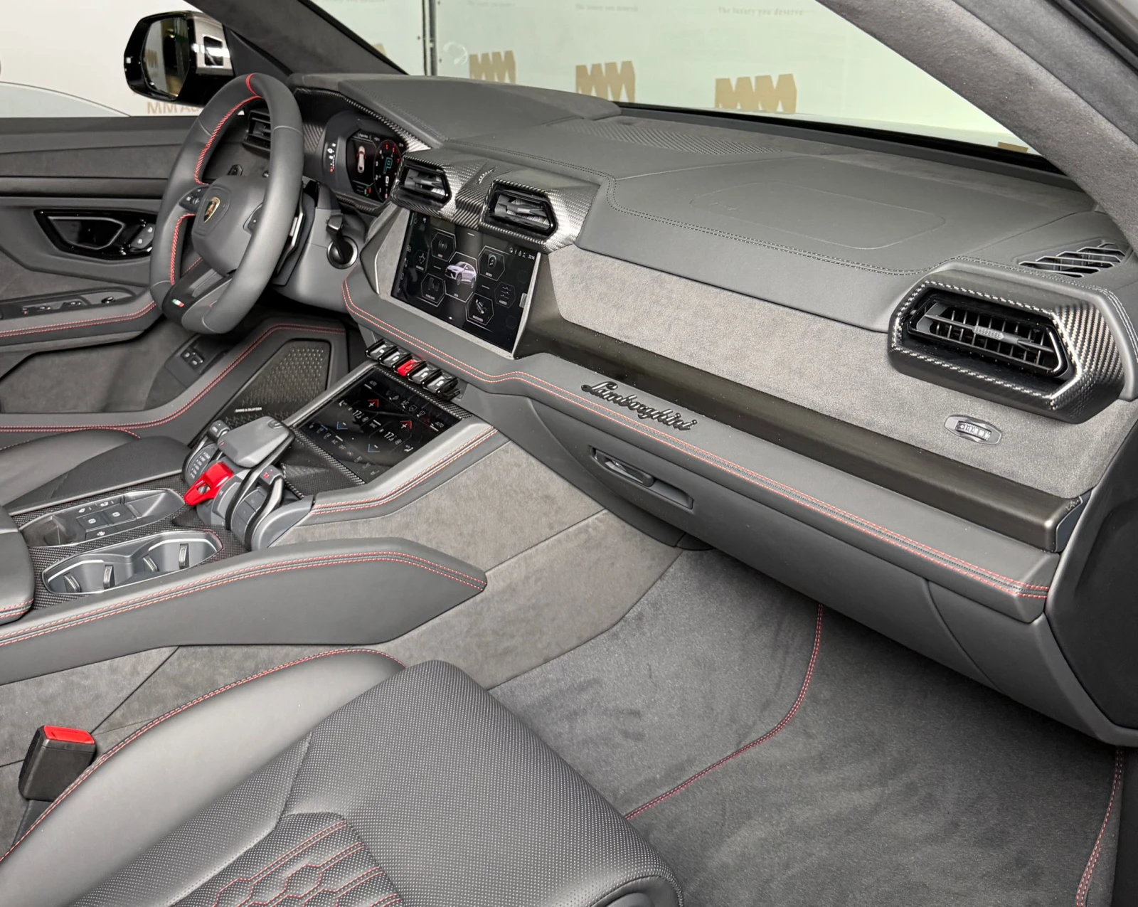 Lamborghini Urus SE* Carbon* HuD* Pano* B&O, снимка 12 - Автомобили и джипове - 56652367