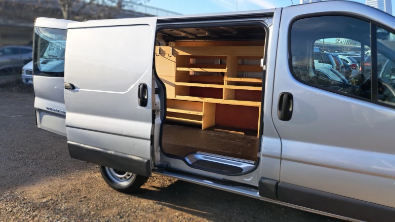 Opel Vivaro 2, 5 cdti 115кс. ТОП, снимка 12 - Бусове и автобуси - 52850419