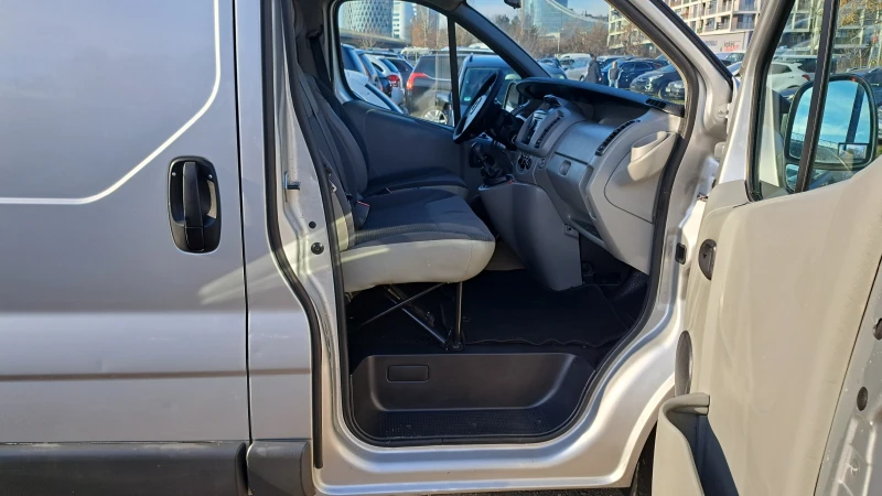 Opel Vivaro 2, 5 cdti 115кс. ТОП, снимка 7 - Бусове и автобуси - 52850419